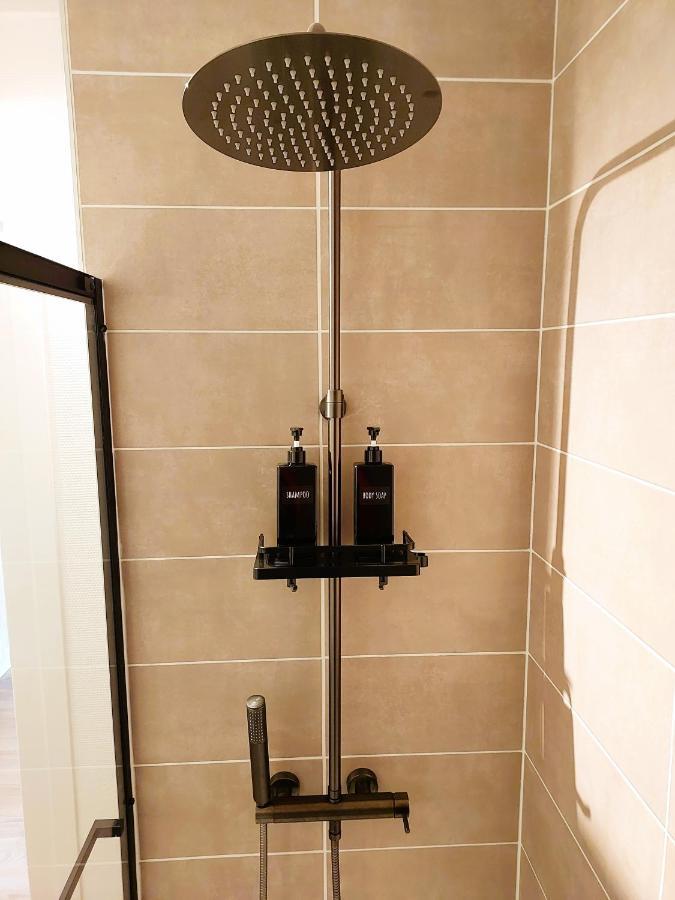 Champon - Lumineux 2 Avec Garage Prive - Tram A 1 Min Apartment *